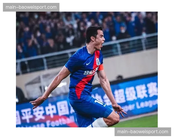 特写:效力中超十年的外援莫雷诺现场观看老东家比赛